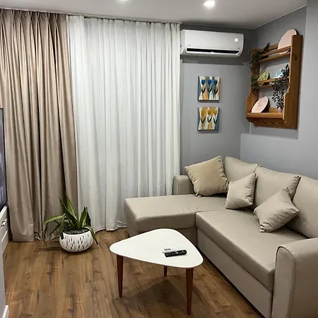 Franci's No4 Τίρανα