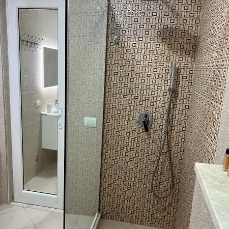 Franci's No4 Daire Tiran