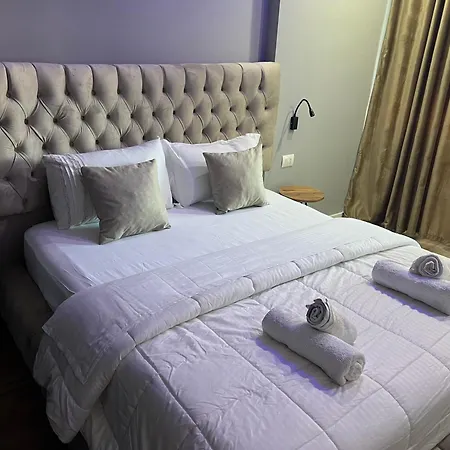 Franci's No4 * Τίρανα