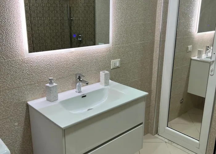 Franci's No4 * Τίρανα