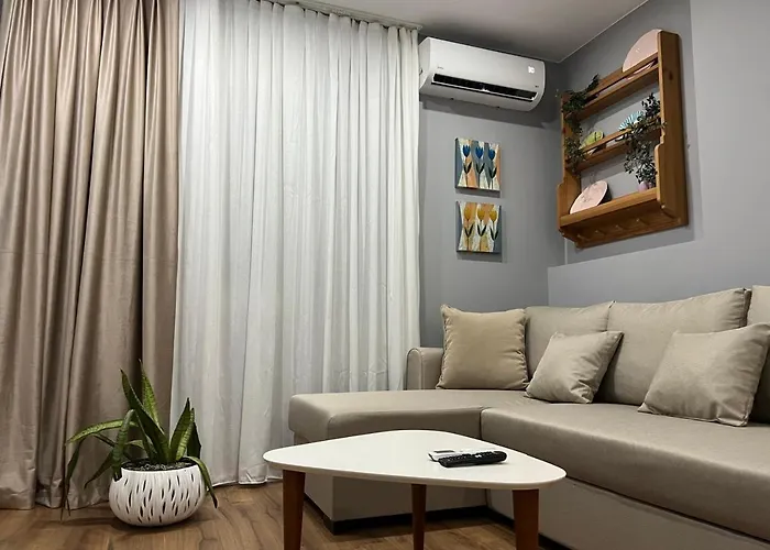 Franci's No4 * Τίρανα