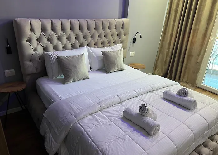 Franci's No4 * Τίρανα